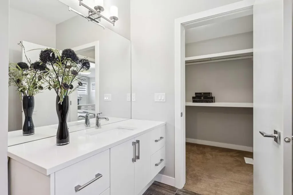 4626 Voyageur Drive NW Calgary AB T3A 0P6