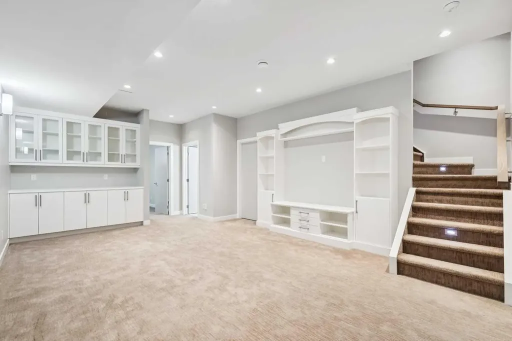 4626 Voyageur Drive NW Calgary AB T3A 0P6