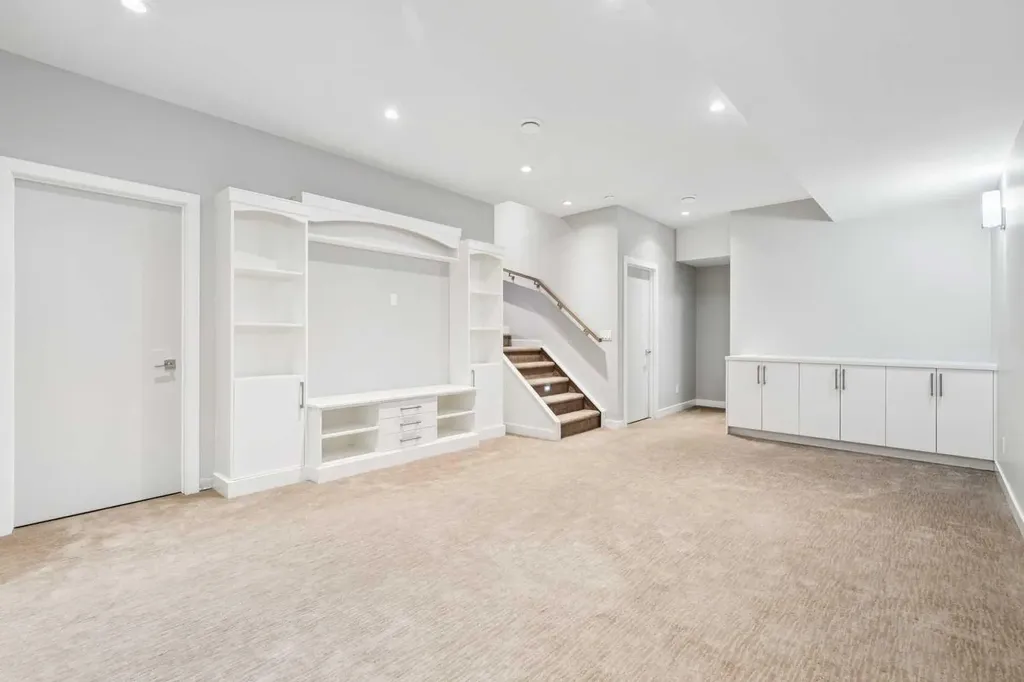 4626 Voyageur Drive NW Calgary AB T3A 0P6