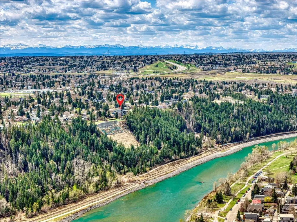 75 Wildwood Drive SW Calgary AB T3C 3C6