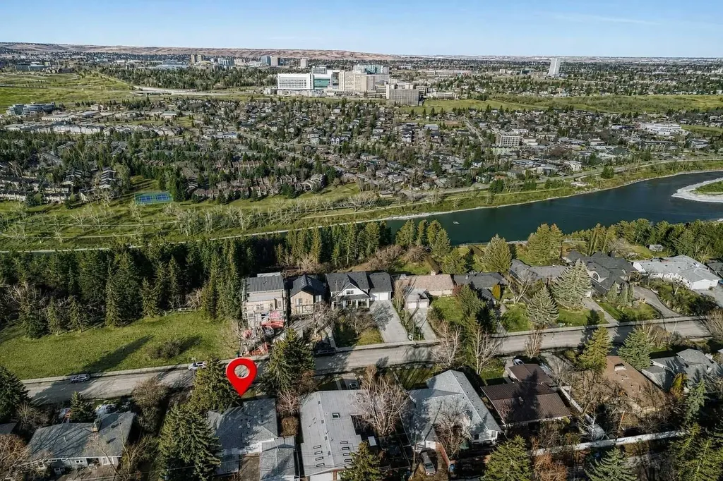 75 Wildwood Drive SW Calgary AB T3C 3C6
