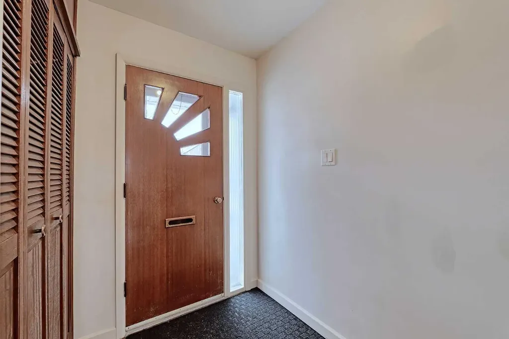 75 Wildwood Drive SW Calgary AB T3C 3C6
