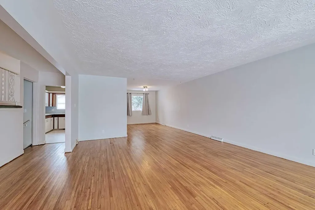 75 Wildwood Drive SW Calgary AB T3C 3C6