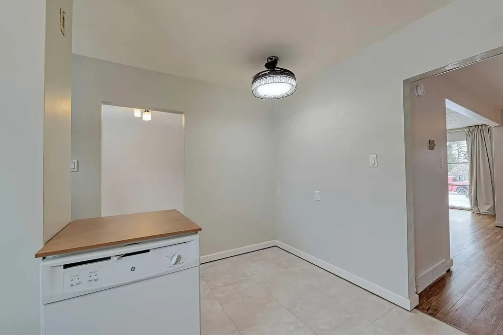 75 Wildwood Drive SW Calgary AB T3C 3C6