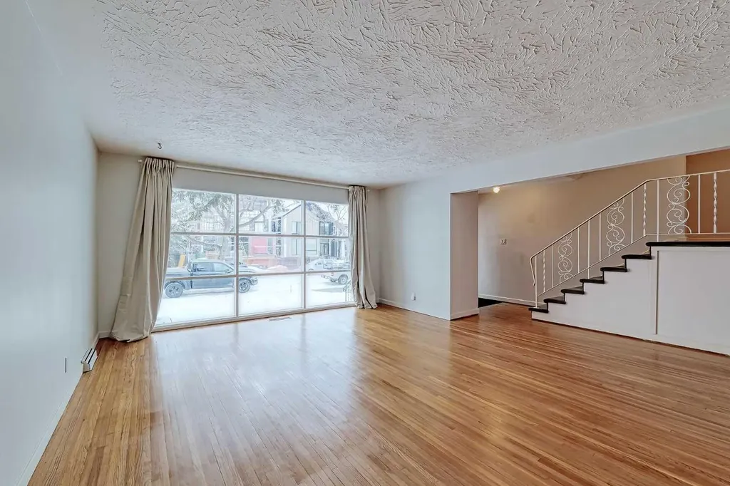 75 Wildwood Drive SW Calgary AB T3C 3C6