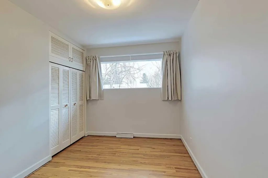 75 Wildwood Drive SW Calgary AB T3C 3C6