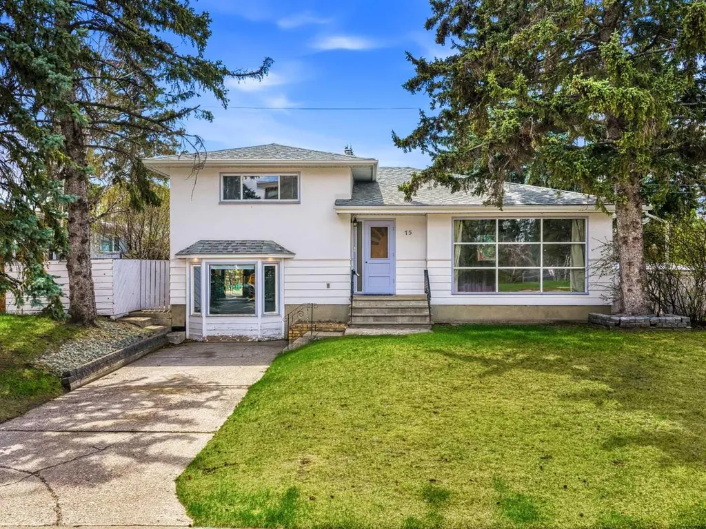 75 Wildwood Drive SW Calgary AB T3C 3C6