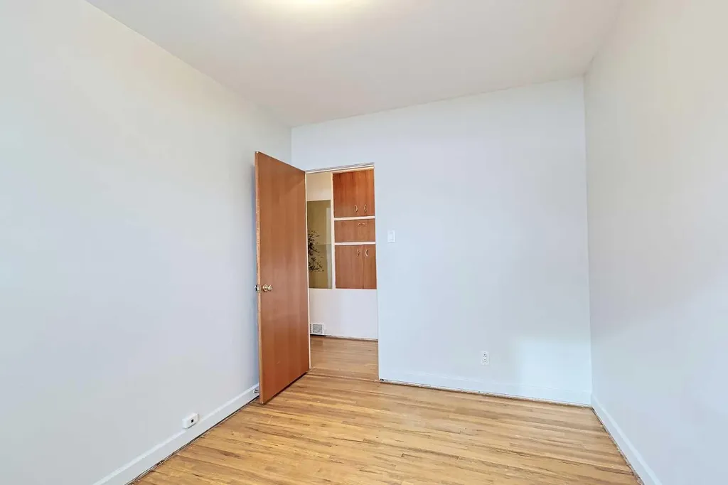 75 Wildwood Drive SW Calgary AB T3C 3C6