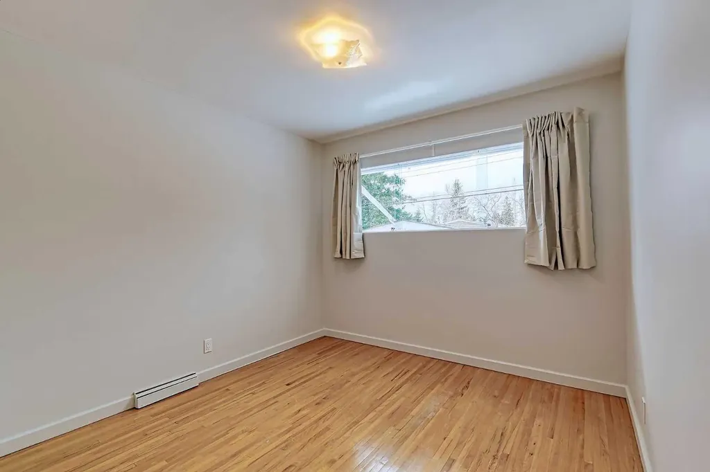 75 Wildwood Drive SW Calgary AB T3C 3C6