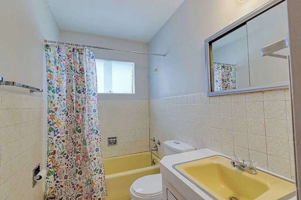 75 Wildwood Drive SW Calgary AB T3C 3C6