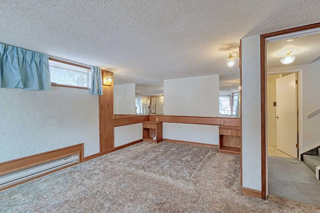 75 Wildwood Drive SW Calgary AB T3C 3C6