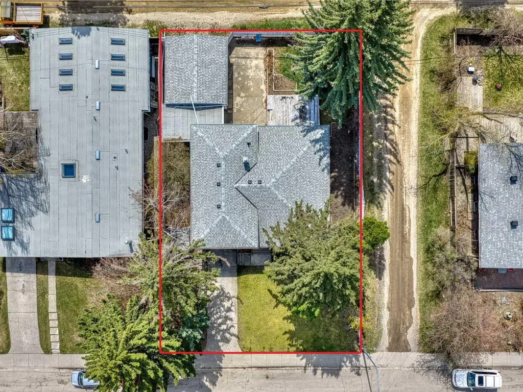 75 Wildwood Drive SW Calgary AB T3C 3C6