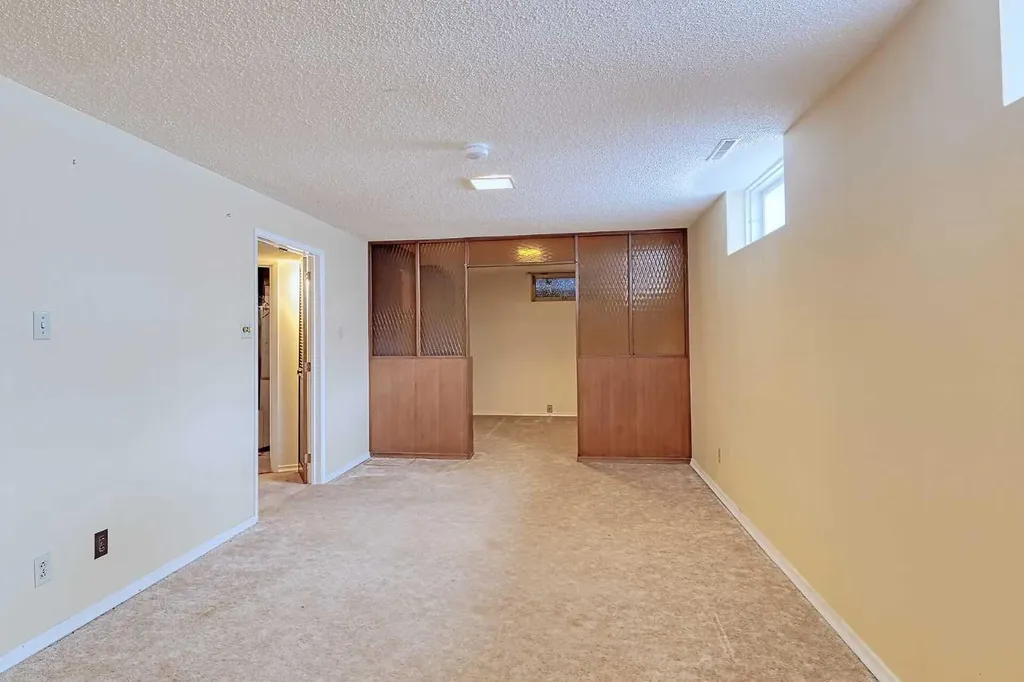 75 Wildwood Drive SW Calgary AB T3C 3C6