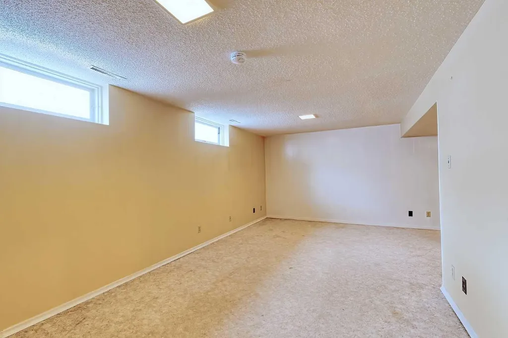 75 Wildwood Drive SW Calgary AB T3C 3C6
