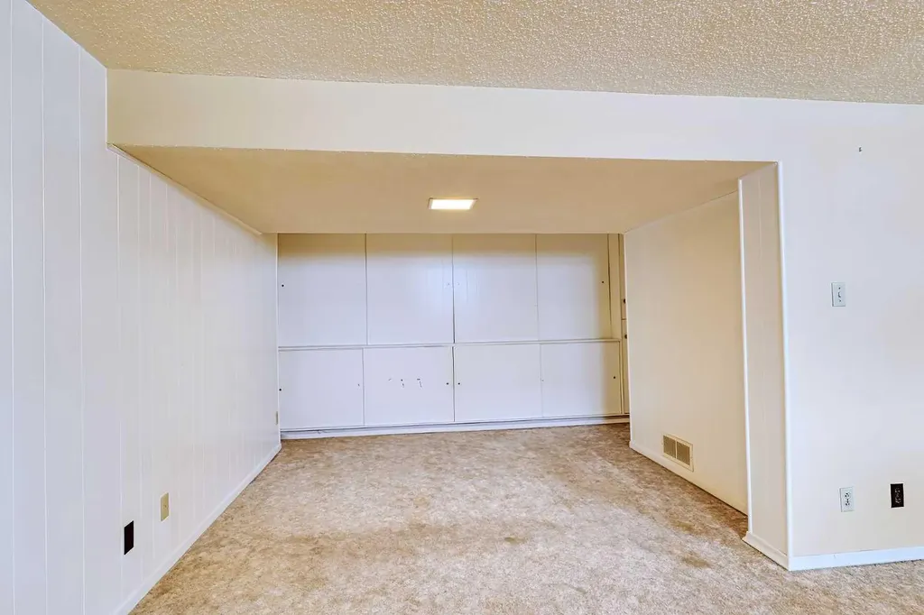 75 Wildwood Drive SW Calgary AB T3C 3C6