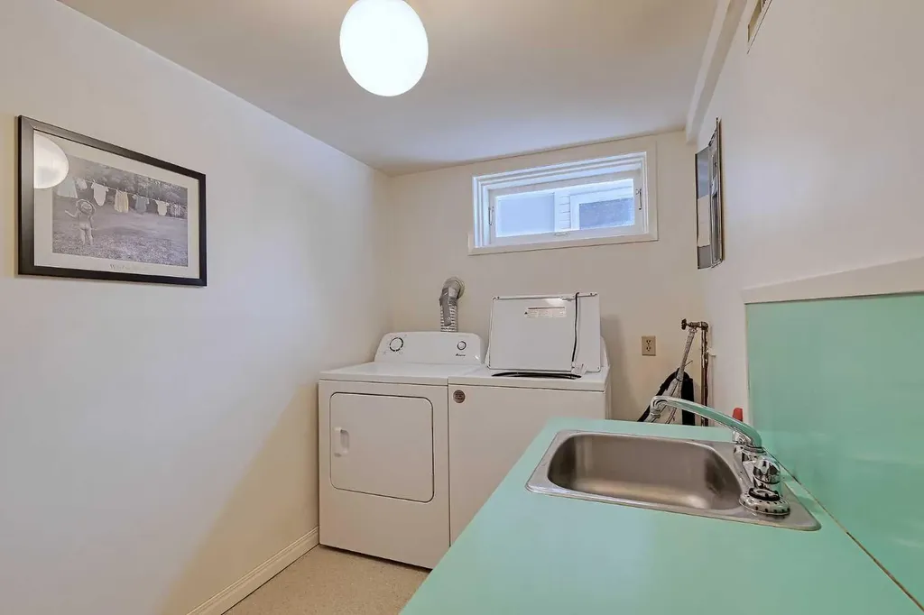 75 Wildwood Drive SW Calgary AB T3C 3C6