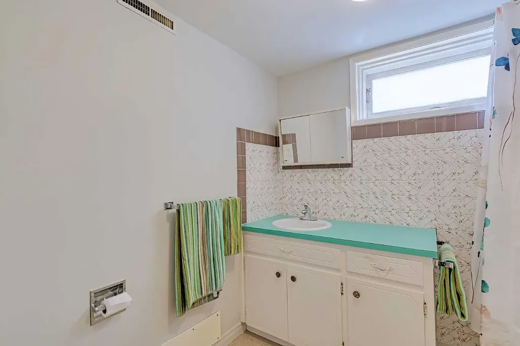75 Wildwood Drive SW Calgary AB T3C 3C6