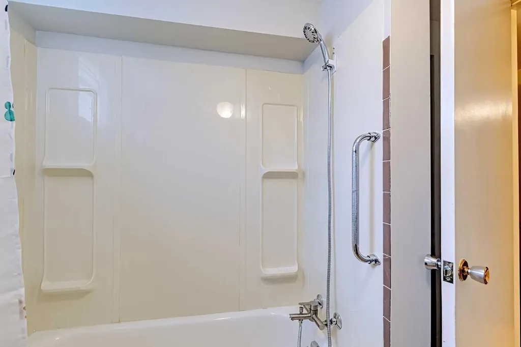 75 Wildwood Drive SW Calgary AB T3C 3C6