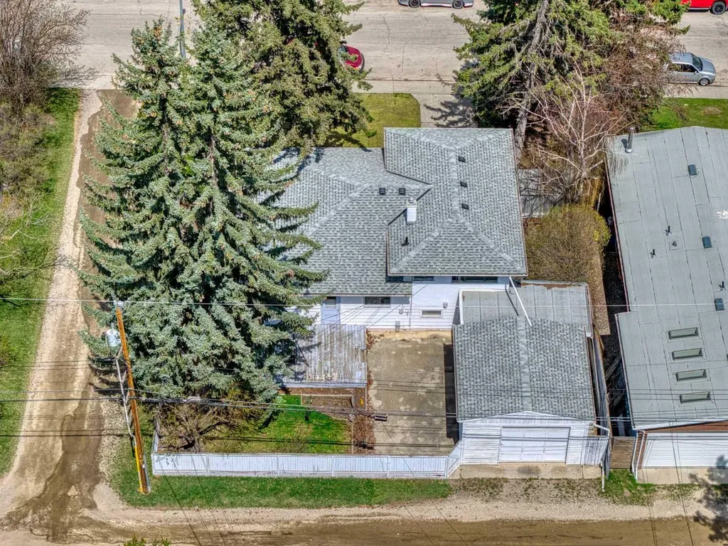 75 Wildwood Drive SW Calgary AB T3C 3C6