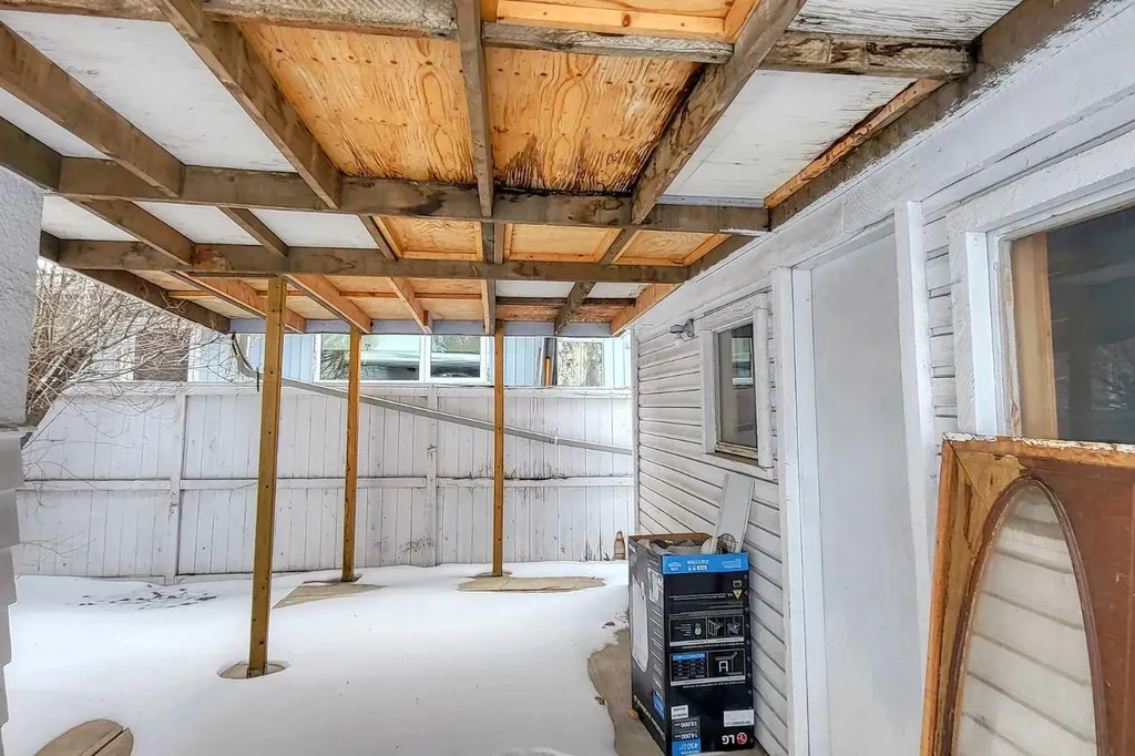 75 Wildwood Drive SW Calgary AB T3C 3C6