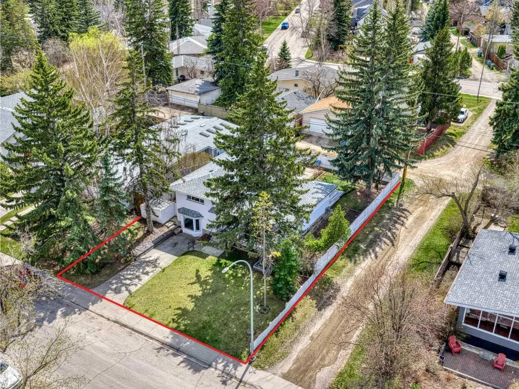 75 Wildwood Drive SW Calgary AB T3C 3C6