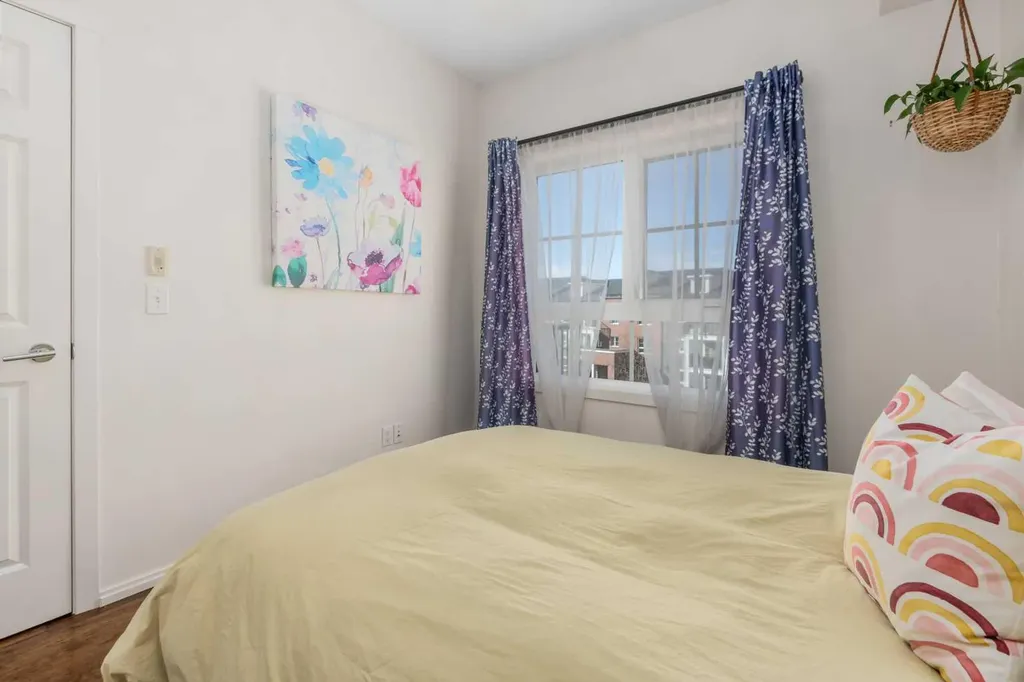 279 Copperpond Common SE Calgary AB T2Z 1C6