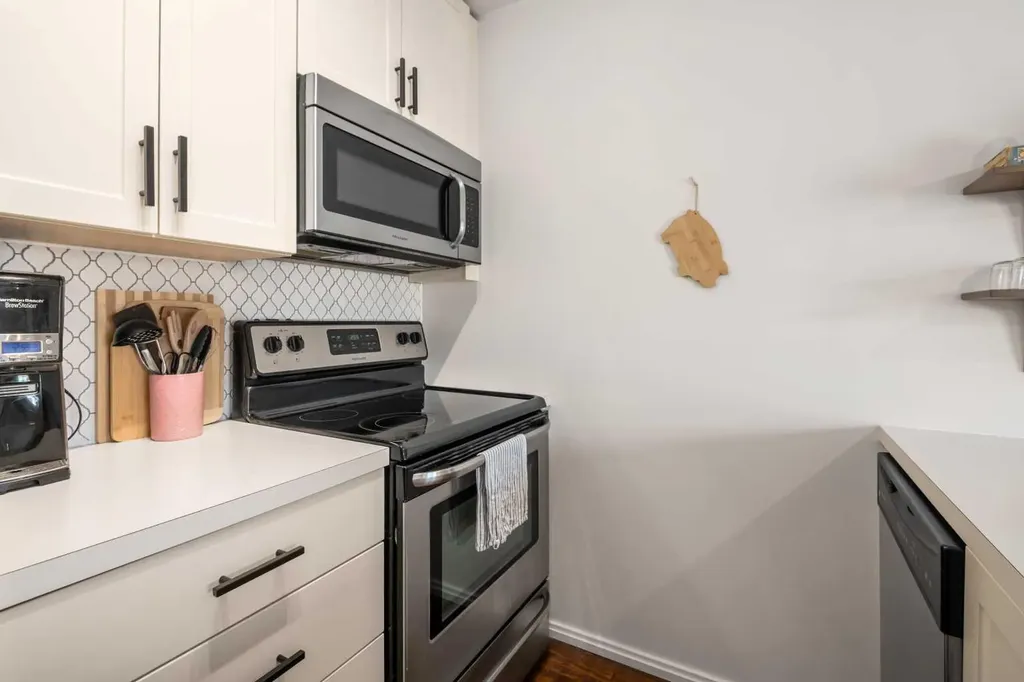 279 Copperpond Common SE Calgary AB T2Z 1C6