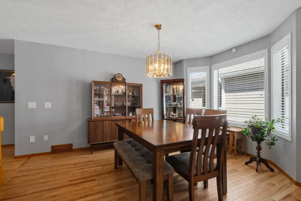 42 Douglasbank Gardens SE Calgary AB T2Z 2C9