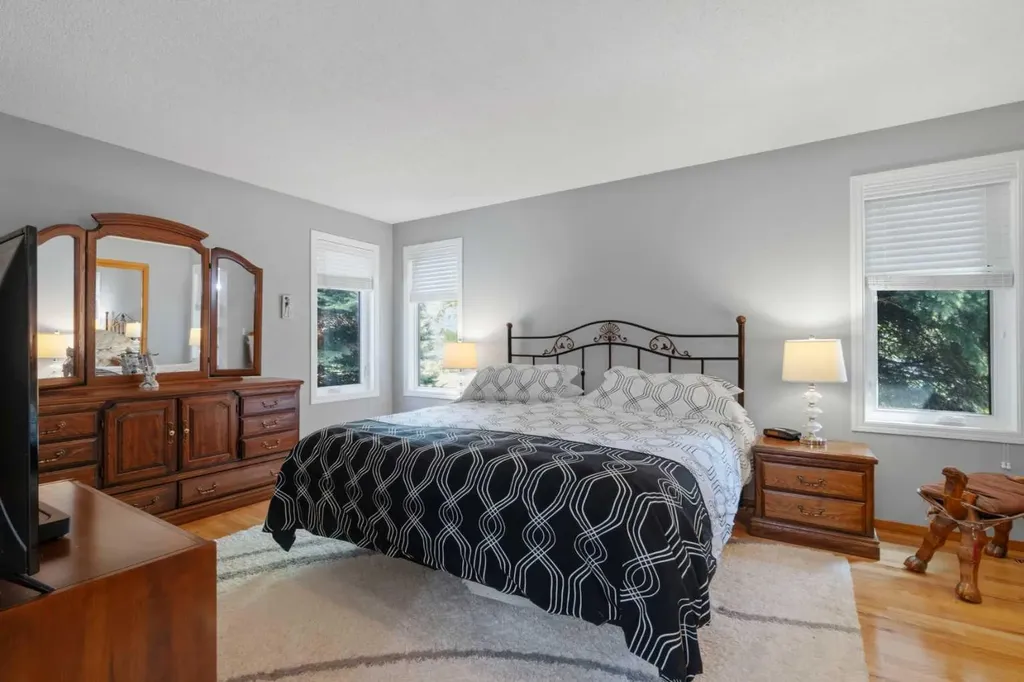 42 Douglasbank Gardens SE Calgary AB T2Z 2C9