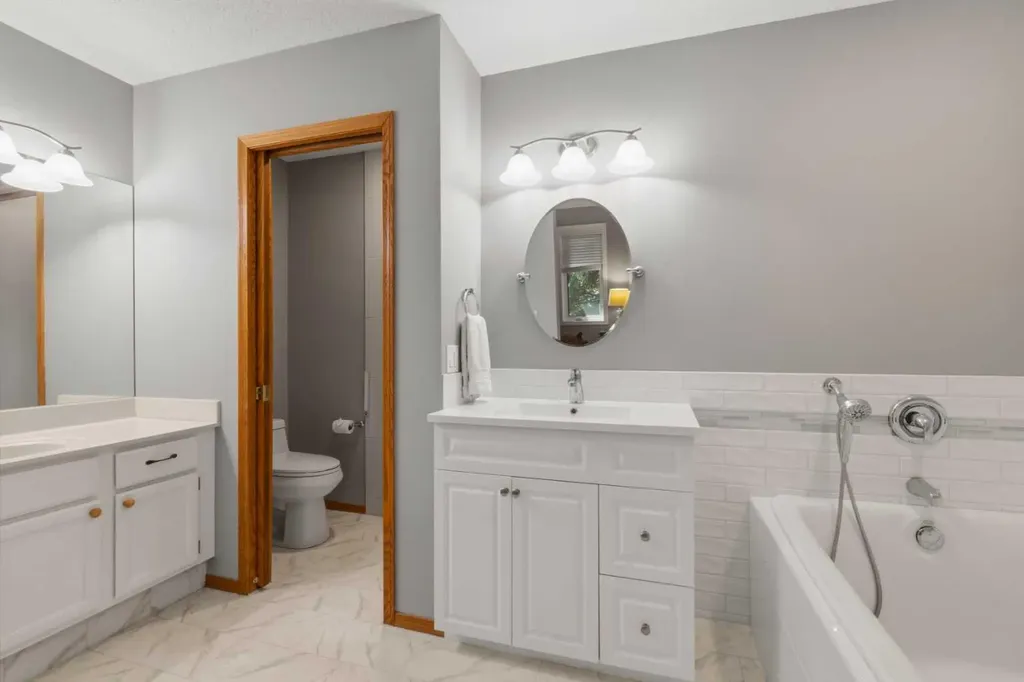 42 Douglasbank Gardens SE Calgary AB T2Z 2C9