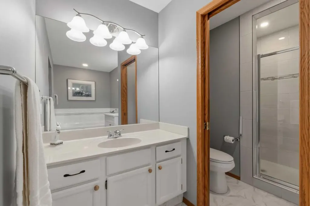 42 Douglasbank Gardens SE Calgary AB T2Z 2C9