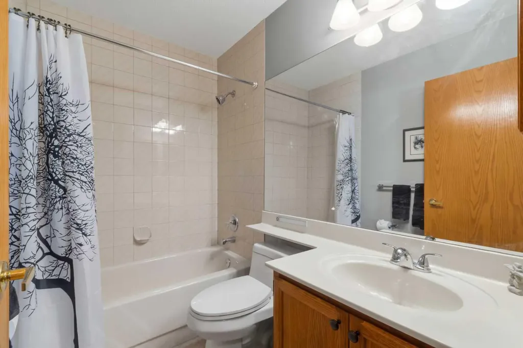 42 Douglasbank Gardens SE Calgary AB T2Z 2C9