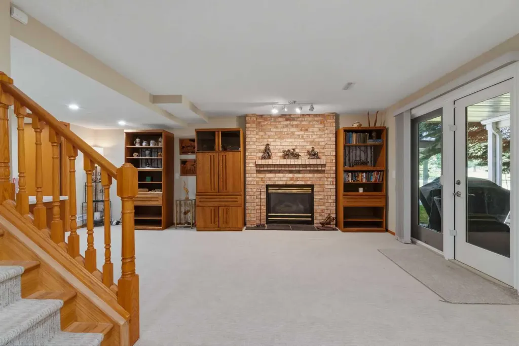 42 Douglasbank Gardens SE Calgary AB T2Z 2C9