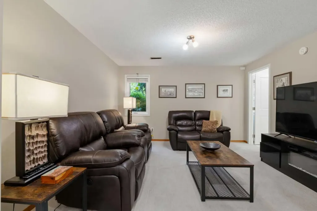 42 Douglasbank Gardens SE Calgary AB T2Z 2C9