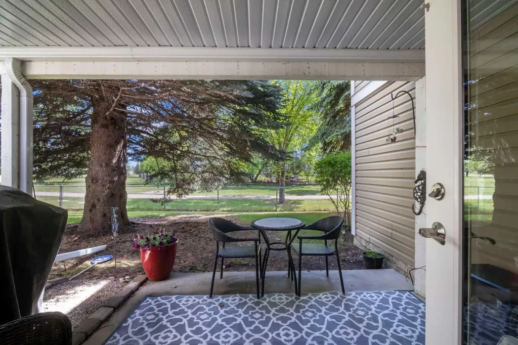 42 Douglasbank Gardens SE Calgary AB T2Z 2C9