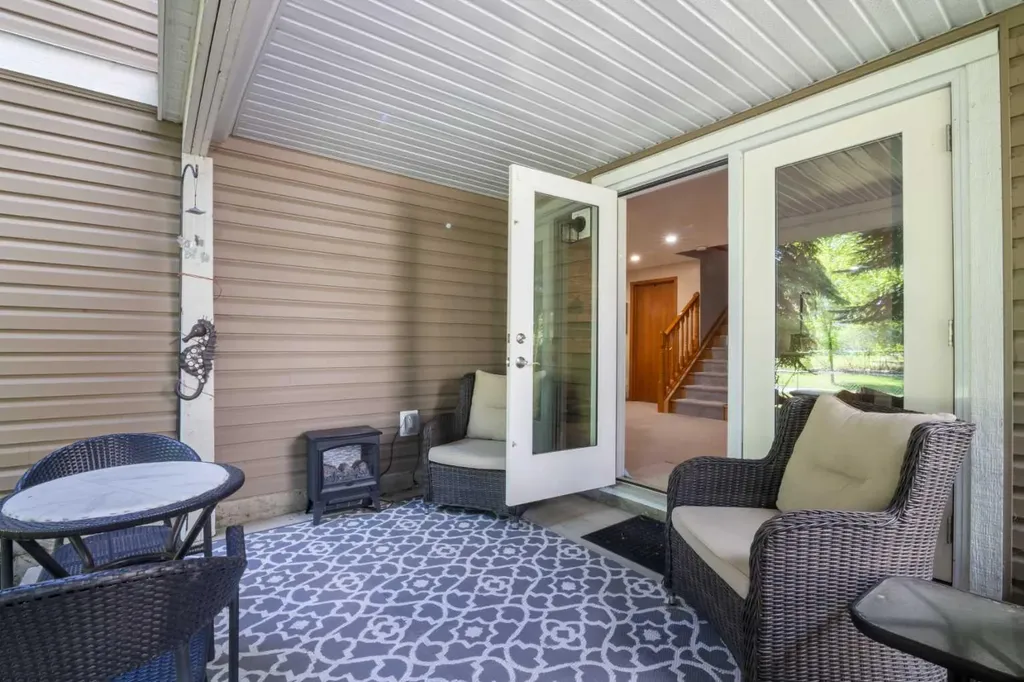 42 Douglasbank Gardens SE Calgary AB T2Z 2C9