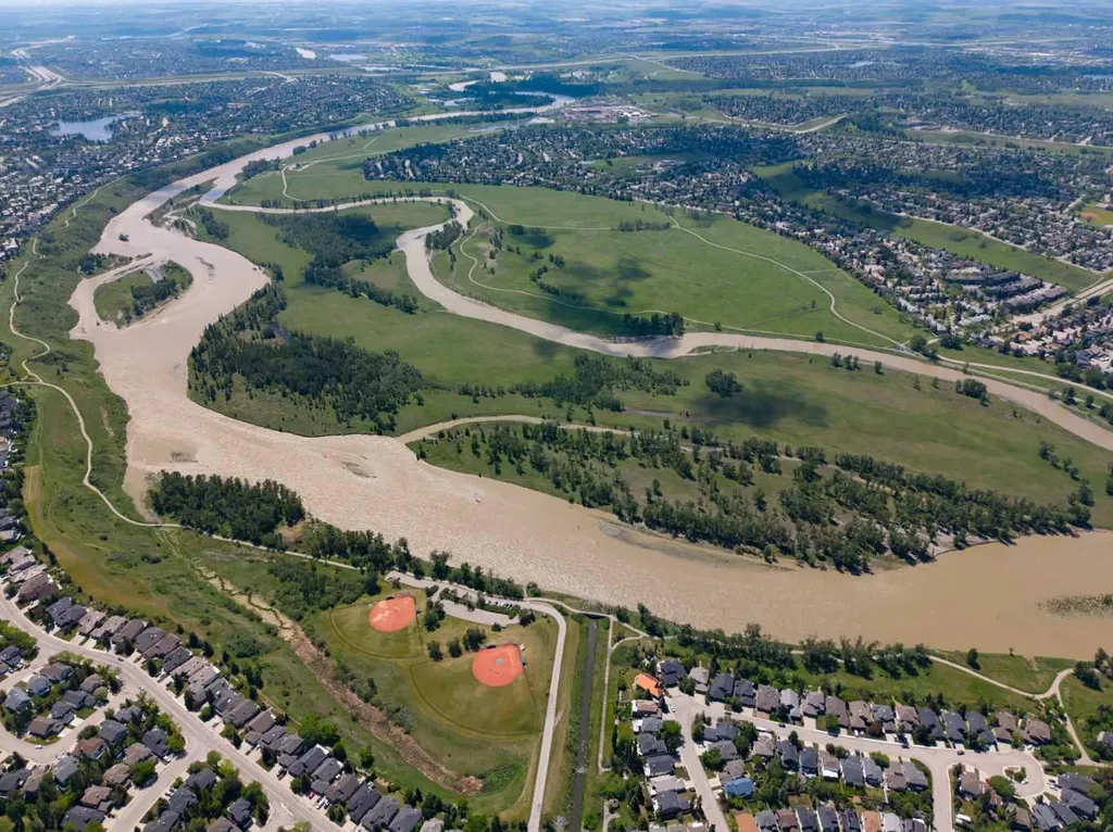 42 Douglasbank Gardens SE Calgary AB T2Z 2C9