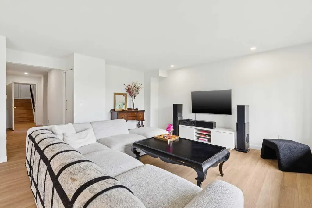 84 Edenstone Way NW Calgary AB T3A3Z1