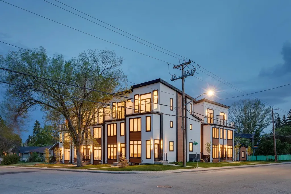 4307 30 Avenue SW Calgary AB T3E 0T5