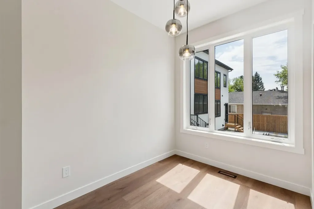 4307 30 Avenue SW Calgary AB T3E 0T5