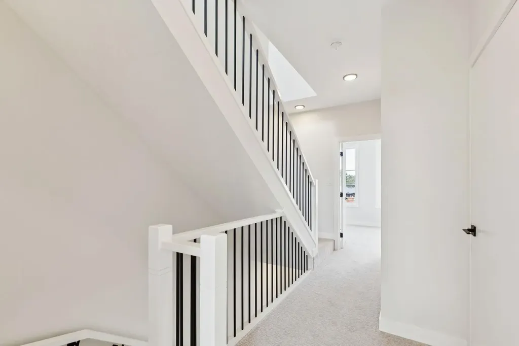 4307 30 Avenue SW Calgary AB T3E 0T5