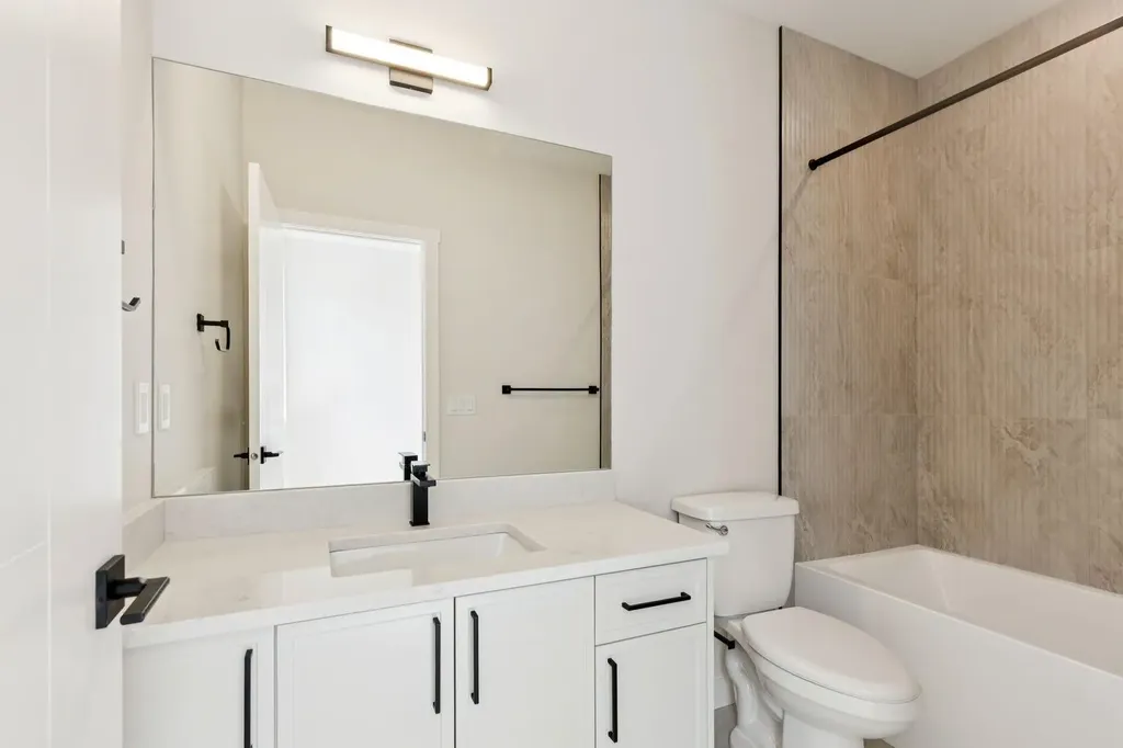 4307 30 Avenue SW Calgary AB T3E 0T5