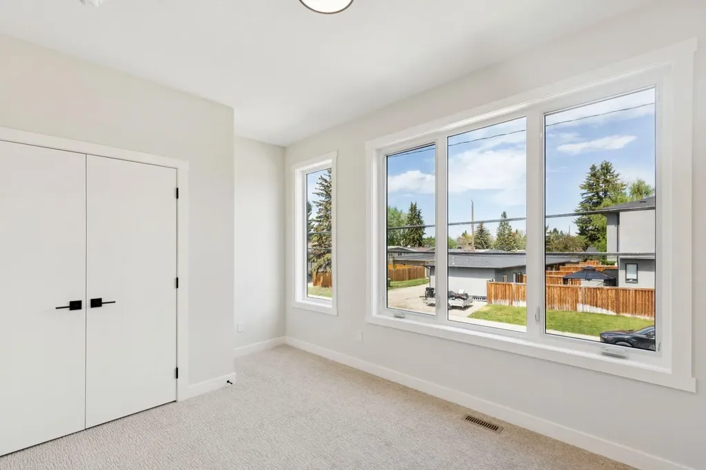 4307 30 Avenue SW Calgary AB T3E 0T5
