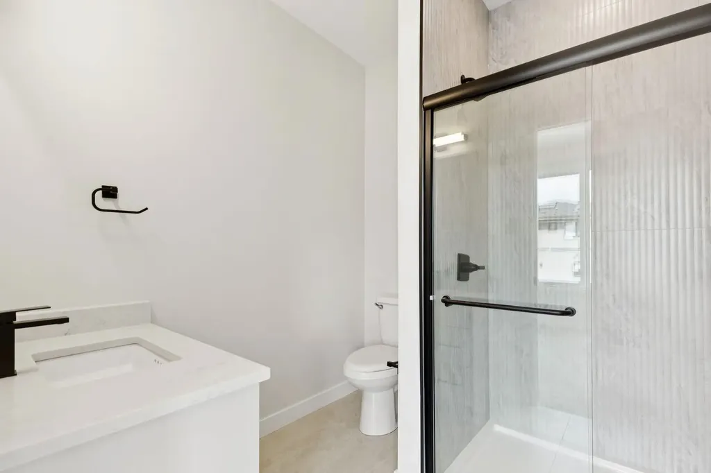 4307 30 Avenue SW Calgary AB T3E 0T5