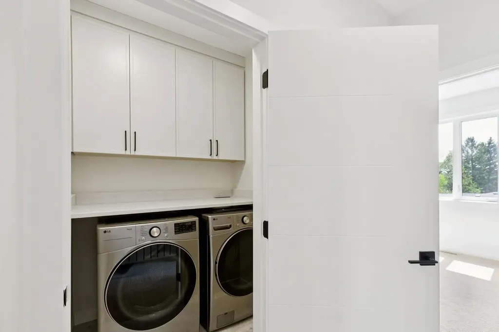 4307 30 Avenue SW Calgary AB T3E 0T5