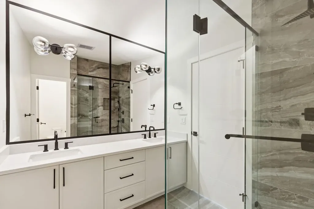 4307 30 Avenue SW Calgary AB T3E 0T5