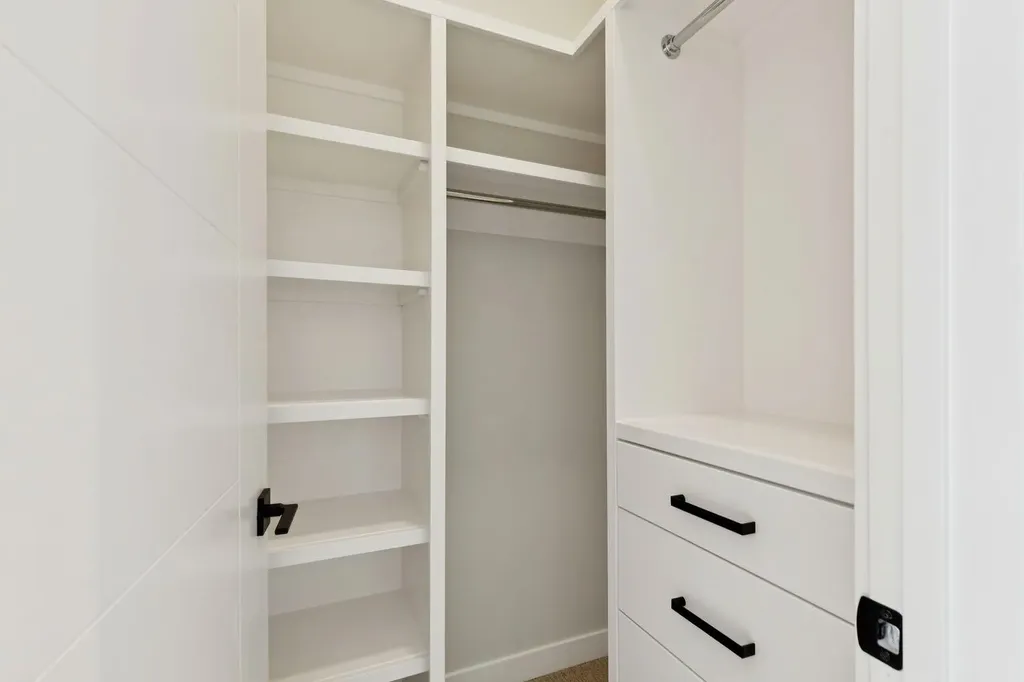 4307 30 Avenue SW Calgary AB T3E 0T5