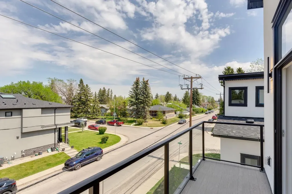4307 30 Avenue SW Calgary AB T3E 0T5