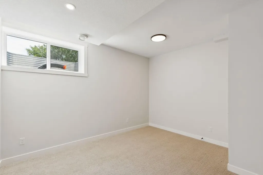 4307 30 Avenue SW Calgary AB T3E 0T5