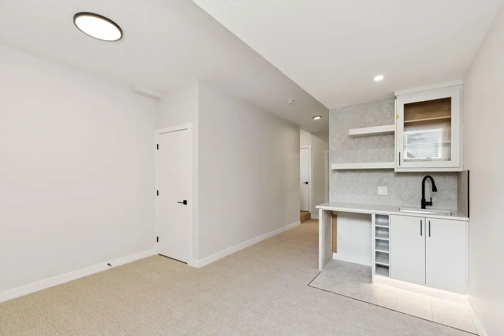 4307 30 Avenue SW Calgary AB T3E 0T5